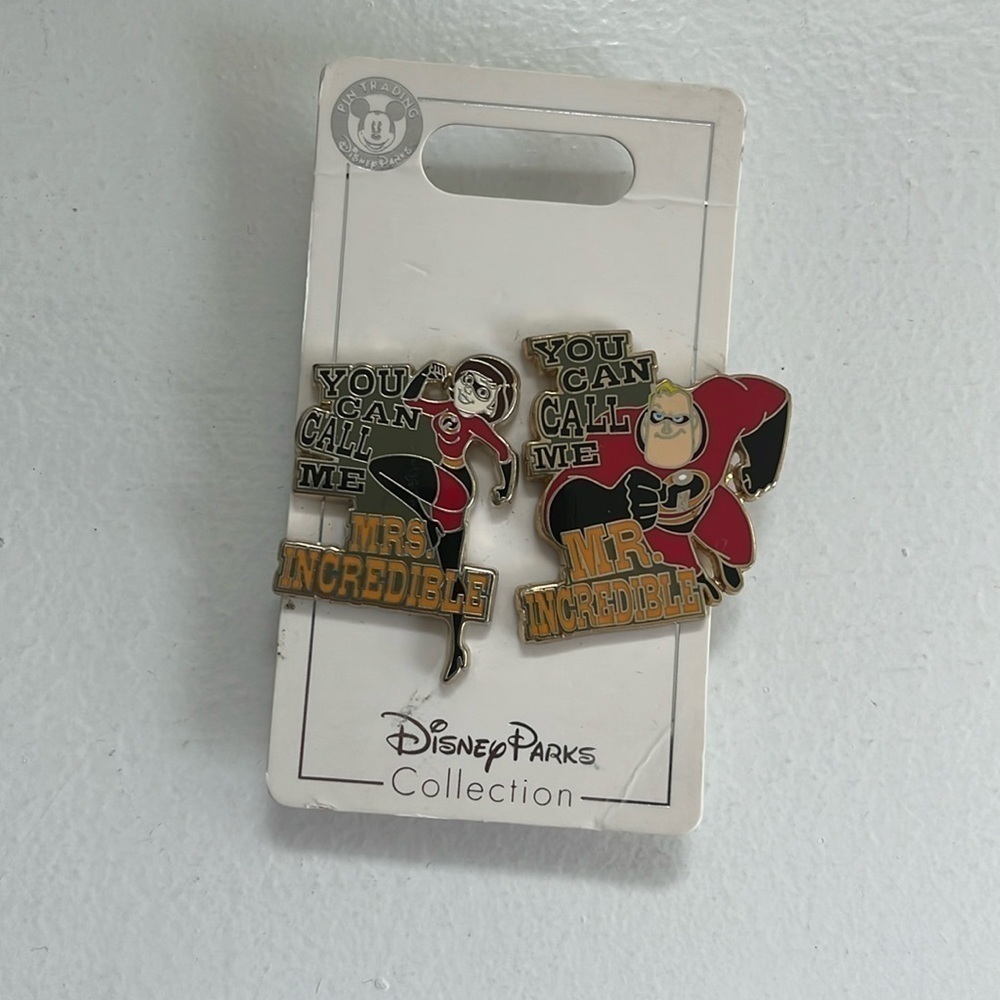 NEW Disney Parks Collection Mr. and Mrs. Incredible Incredibles 2 pins